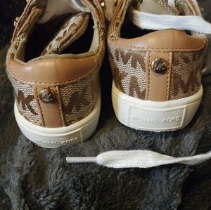 Toddler girl sneakers